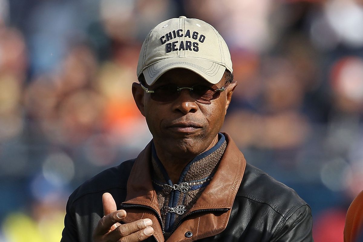 Gale Sayers, sensational halfback of the Chicago Bears, sharpens his eye  while playing pool in his basement recreation room in Chicago, Ill., Nov.  29, 1966. Sayers was named NFL Back of the